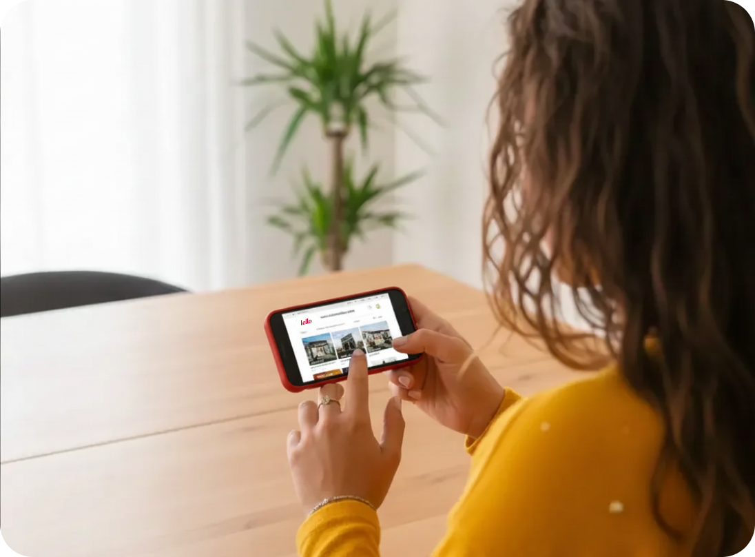 Mulher buscando imóvel para alugar